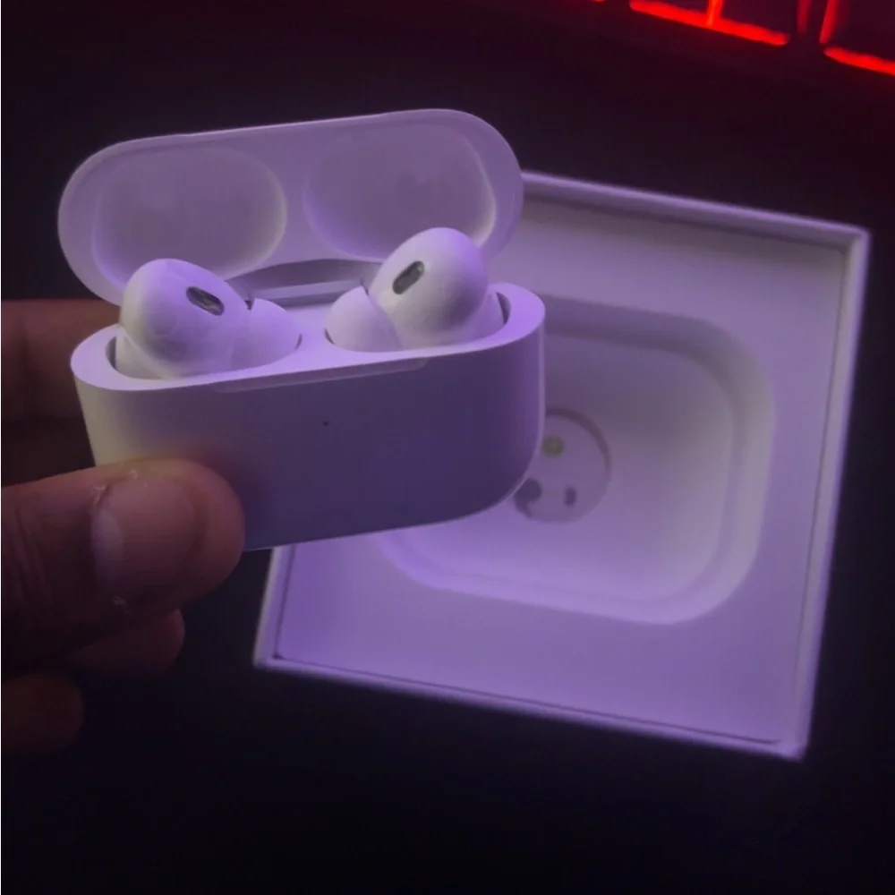 Apple AirPods Pro in White